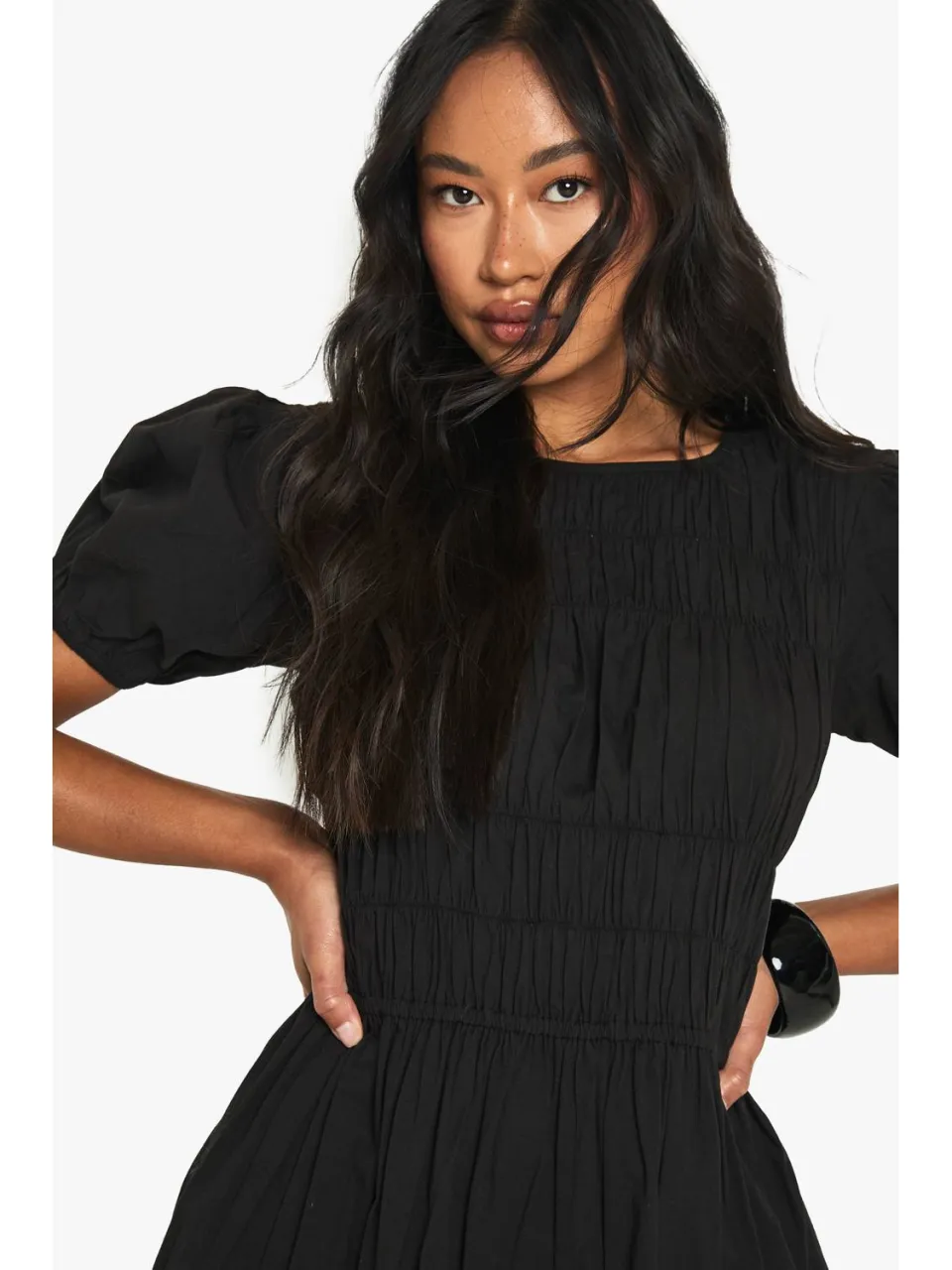 boohoo Dames Cotton Poplin Shirred Mini Jurk zwart, foto 4