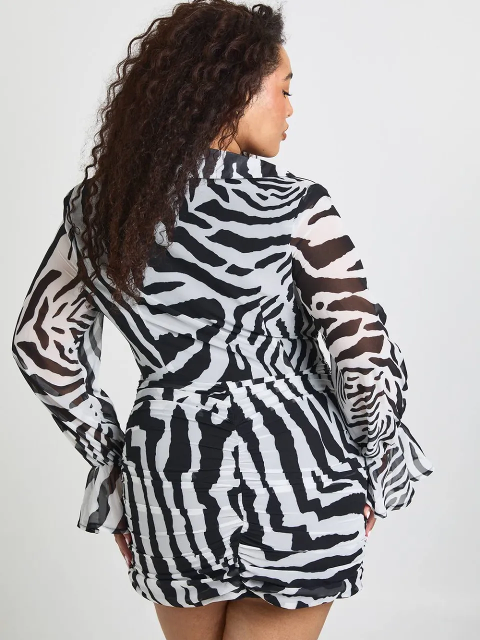 boohoo Dames Plus Zebraprint Chiffon Cowl Neck Hemdenjurk, foto 3