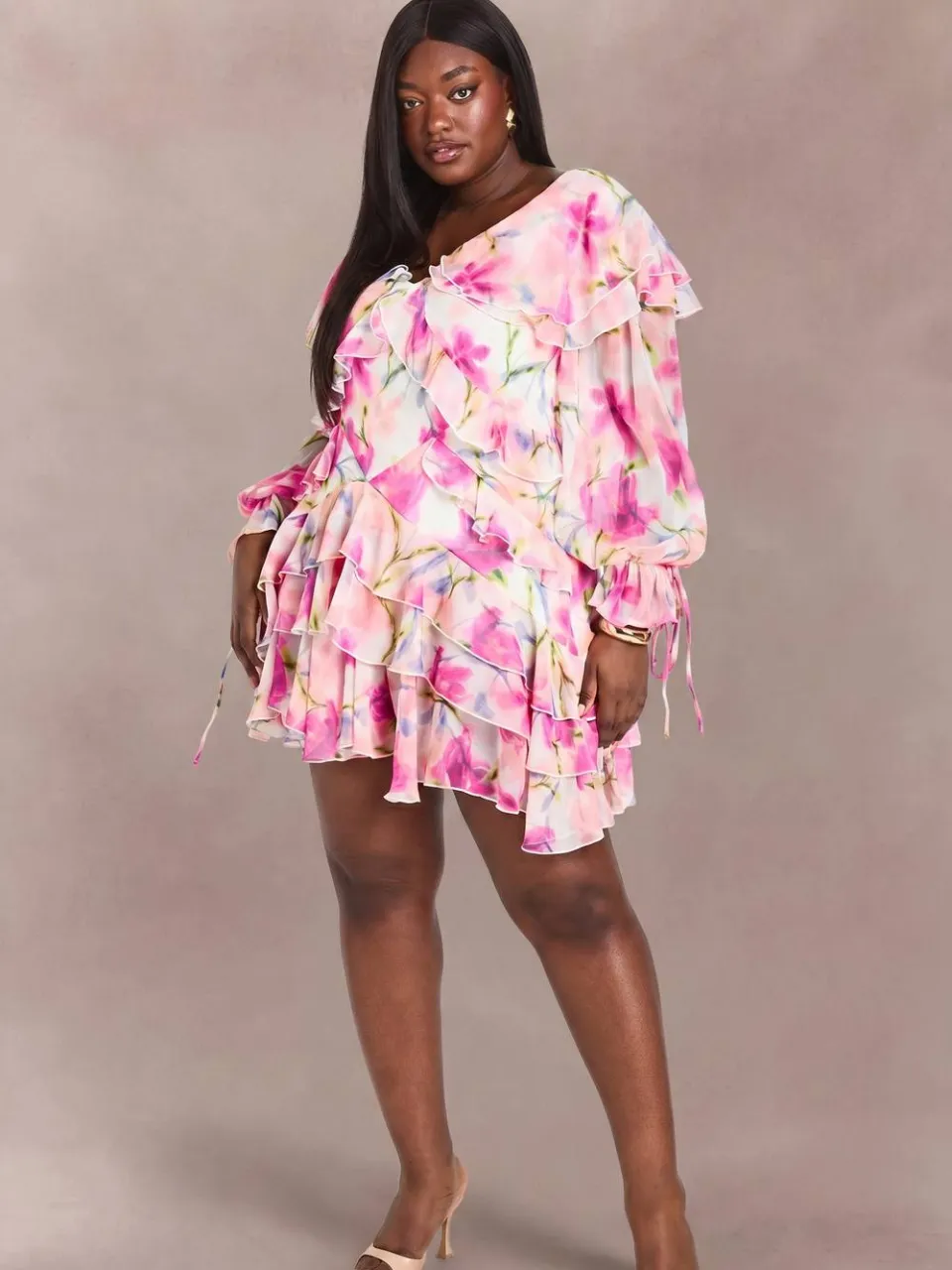 boohoo Dames Plus Bloemen Chiffon Ruches Mini Jurk Roze