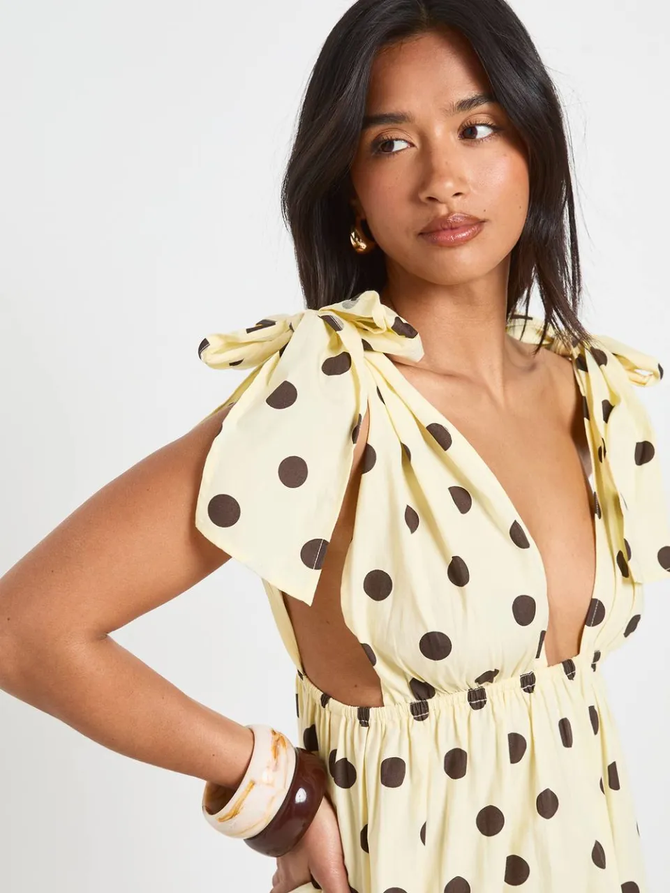 boohoo Dames Petite Mini-jurk Van Katoenen Popeline Met Polkadots En Strikbandjes Op De Schouders citroen, foto 3