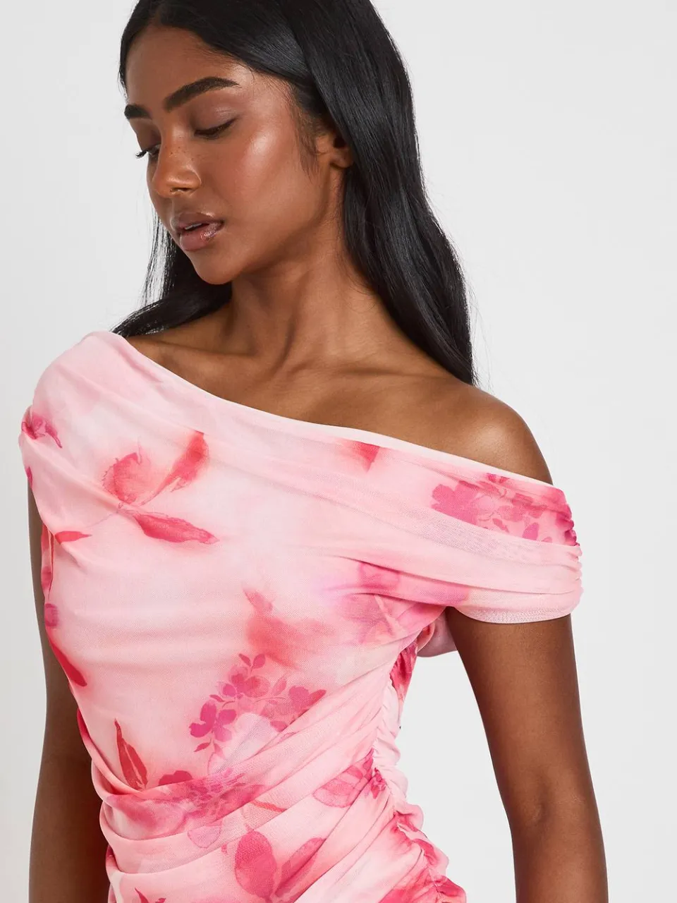 boohoo Dames Mini-jurk Met Bloemenprint En Plooien pastelroze, foto 4