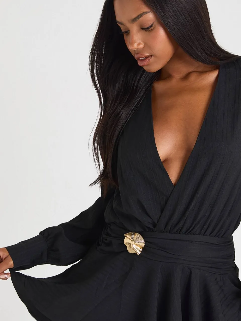 boohoo Dames Getextureerde shirtjurk met gouden rand en verlaagde zoom, foto 4