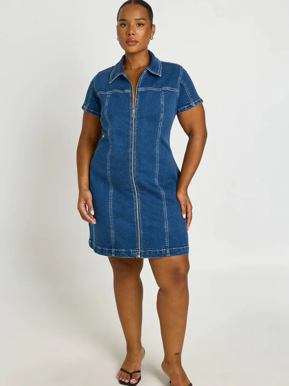 boohoo Dames Plus Denim Jurk Met Korte Mouwen En Rits Aan De Voorkant, foto 3