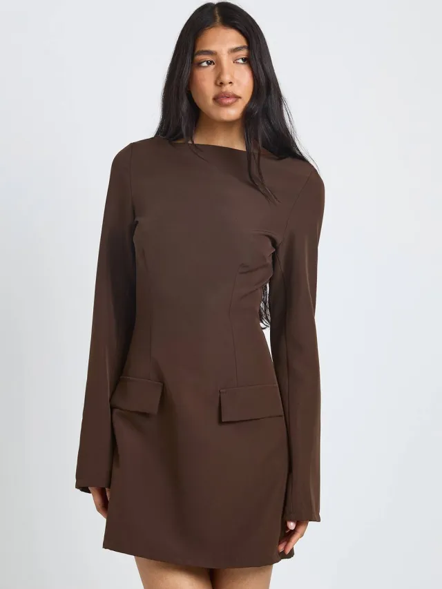 boohoo Dames Tall Mini-jurk Met Lange Mouwen, Slash-hals En Getailleerde Snit Chocoladebruin