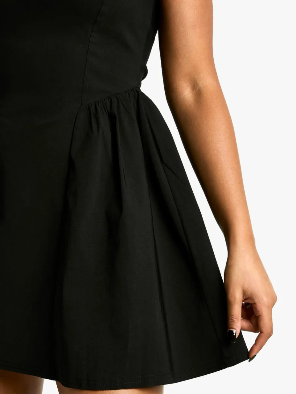 boohoo Dames Tailored Slash Neck Volume Skater Mini Jurk zwart, foto 3