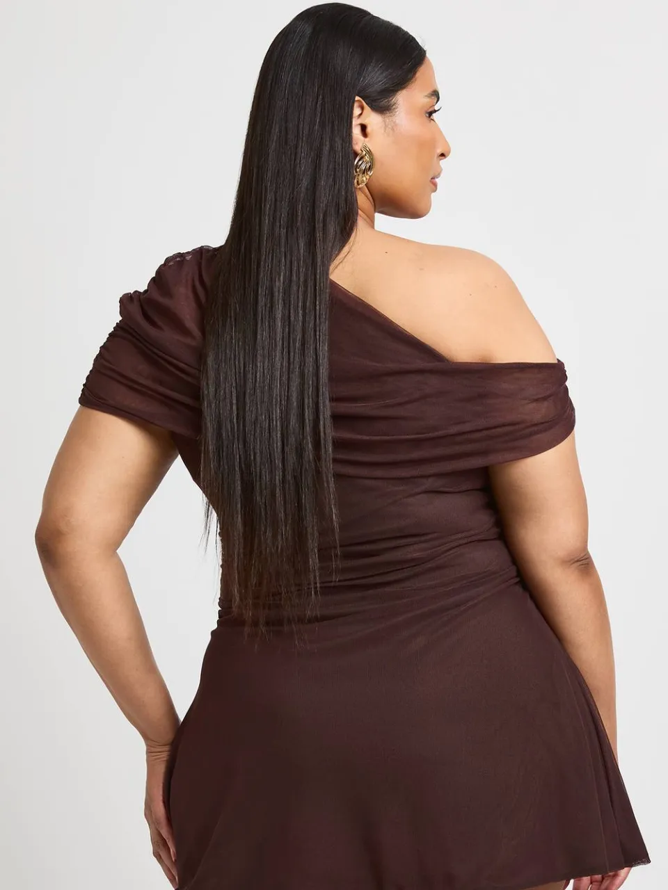 boohoo Dames Plus-shoulder Mini Jurk chocoladebruin, foto 2