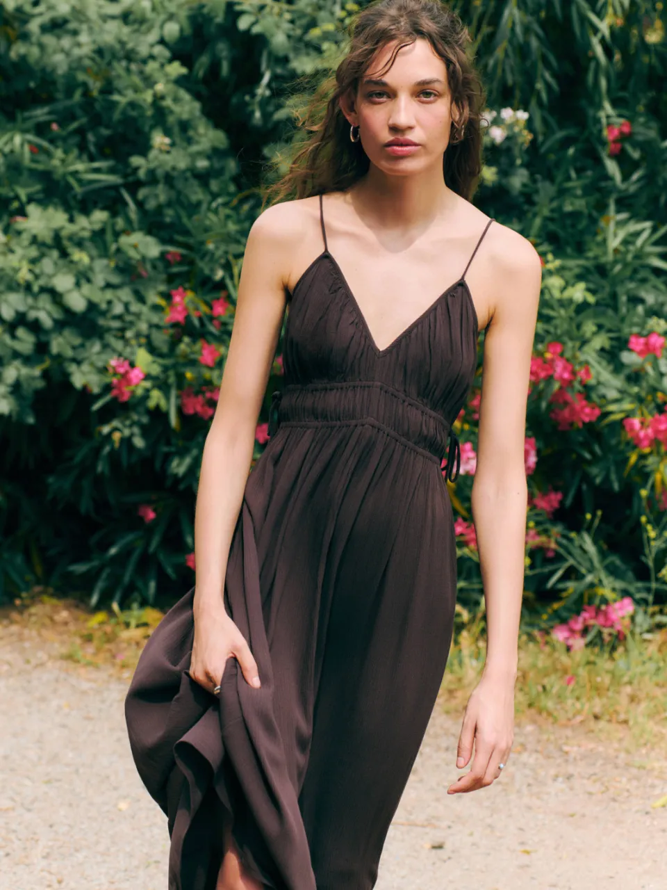 Mango Teen maxi jurk met plooien en smockwerk bruin, foto 4