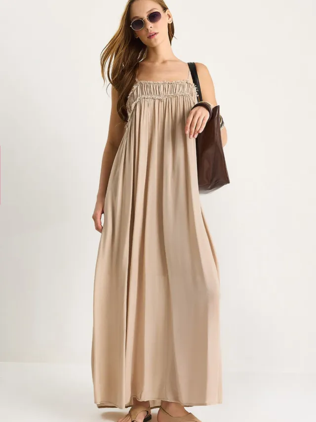Bianco Lucci Geborduurd Vierkant Kraag Maxi Jurk Beige