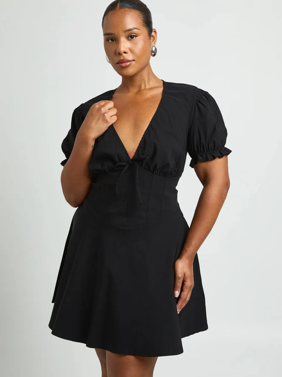 boohoo Dames Plus V-hals Pofmouw Smock Jurk zwart, foto 2