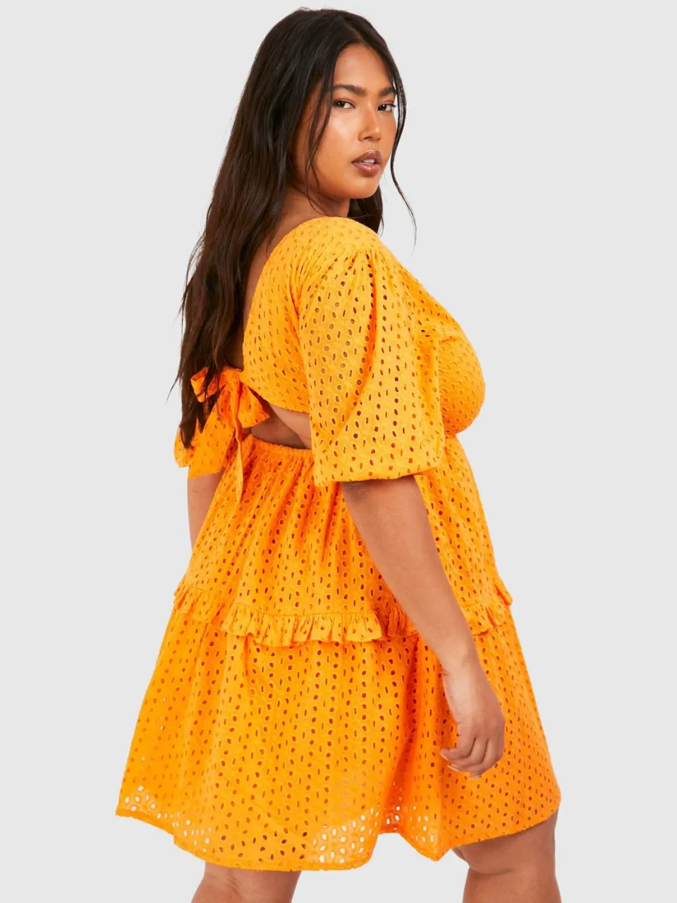 boohoo Dames Plus Geweven Broderie Cut Out Detail Mini-Jurk oranje, foto 2