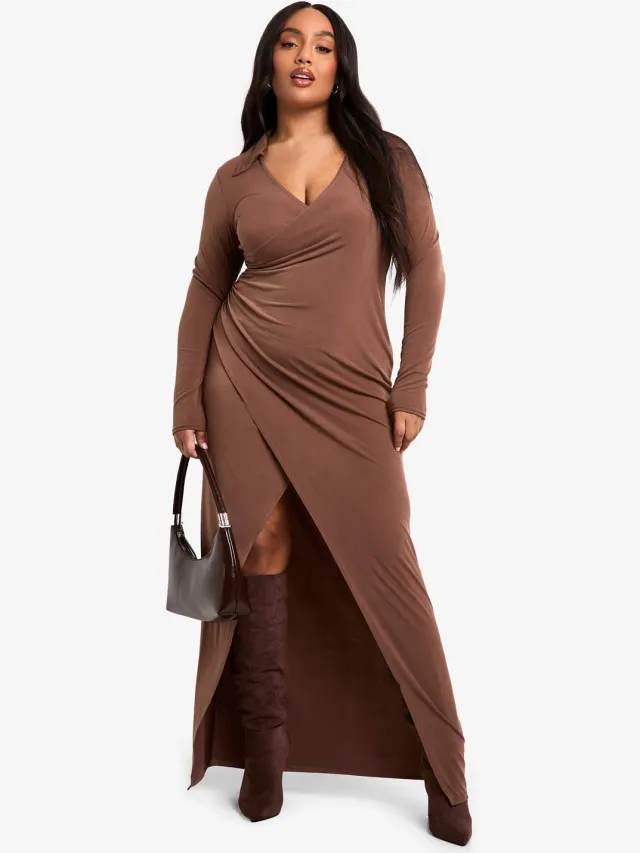 boohoo Dames Plus Jurk met kraag, wrap-stijl en gerucheerde taille in midaxi lengte Mokka