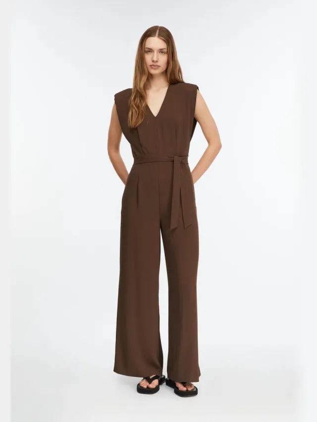 Comma female - Jumpsuit met tailleband en schoudervullingen bruin
