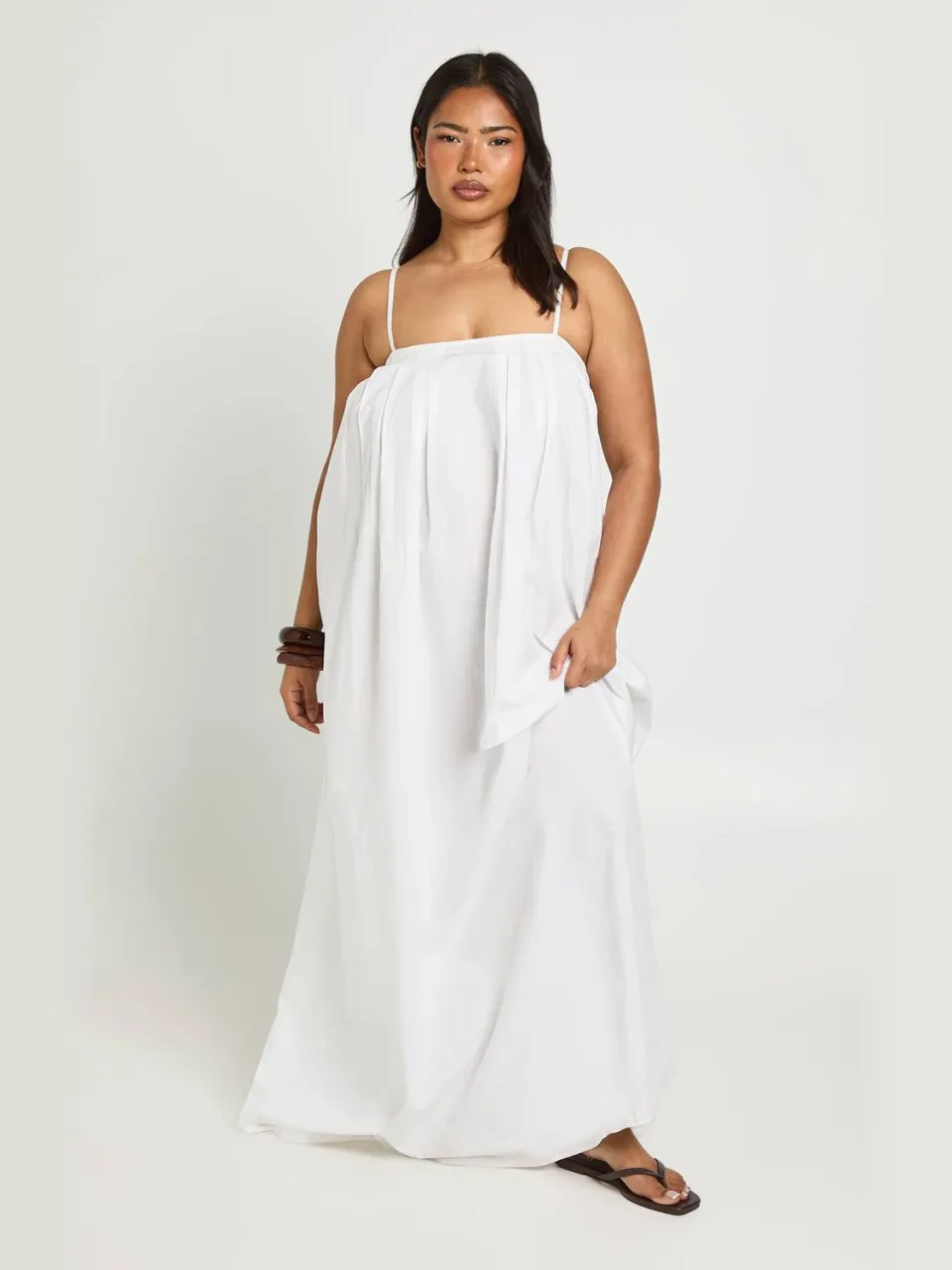 boohoo Dames Plus Katoenen Popeline Geplooide Volume Maxi Jurk wit, foto 3