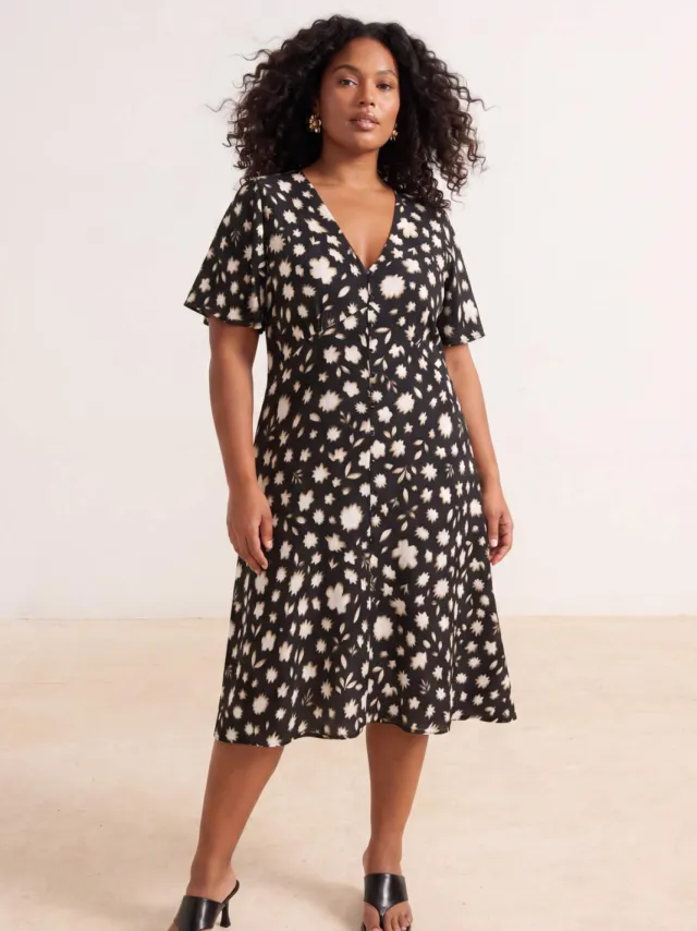 Trendyol Curve Dames Zwart Bloemen Midi Kort Casual Blousejurk Grote maten Jurk