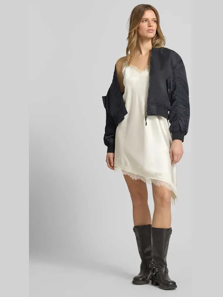Only Getailleerde jurk van satijn met kant model 'BELLA' offwhite, foto 3