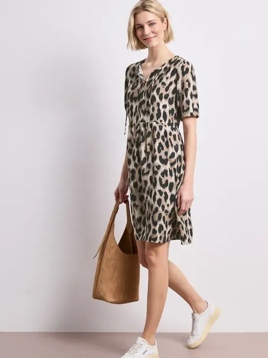 Street One Knielange jurk met gespleten hals en print Beige