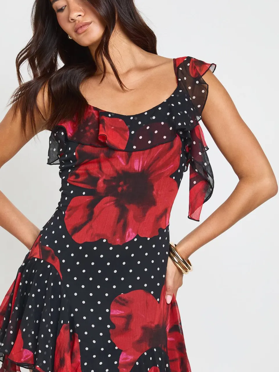 boohoo Dames Chiffon Midi-jurk Met Bloemenprint, Ruches En Asymmetrische Snit zwart, foto 3