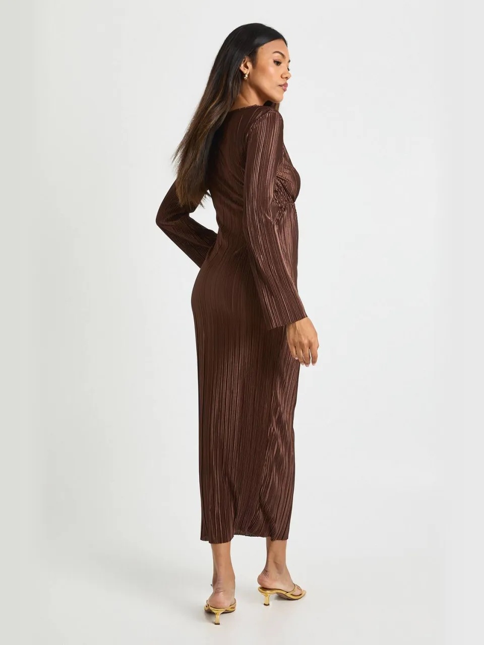boohoo Dames Zwangerschaps Plisse Vleugelvormige Midaxi Jurk chocoladebruin, foto 2