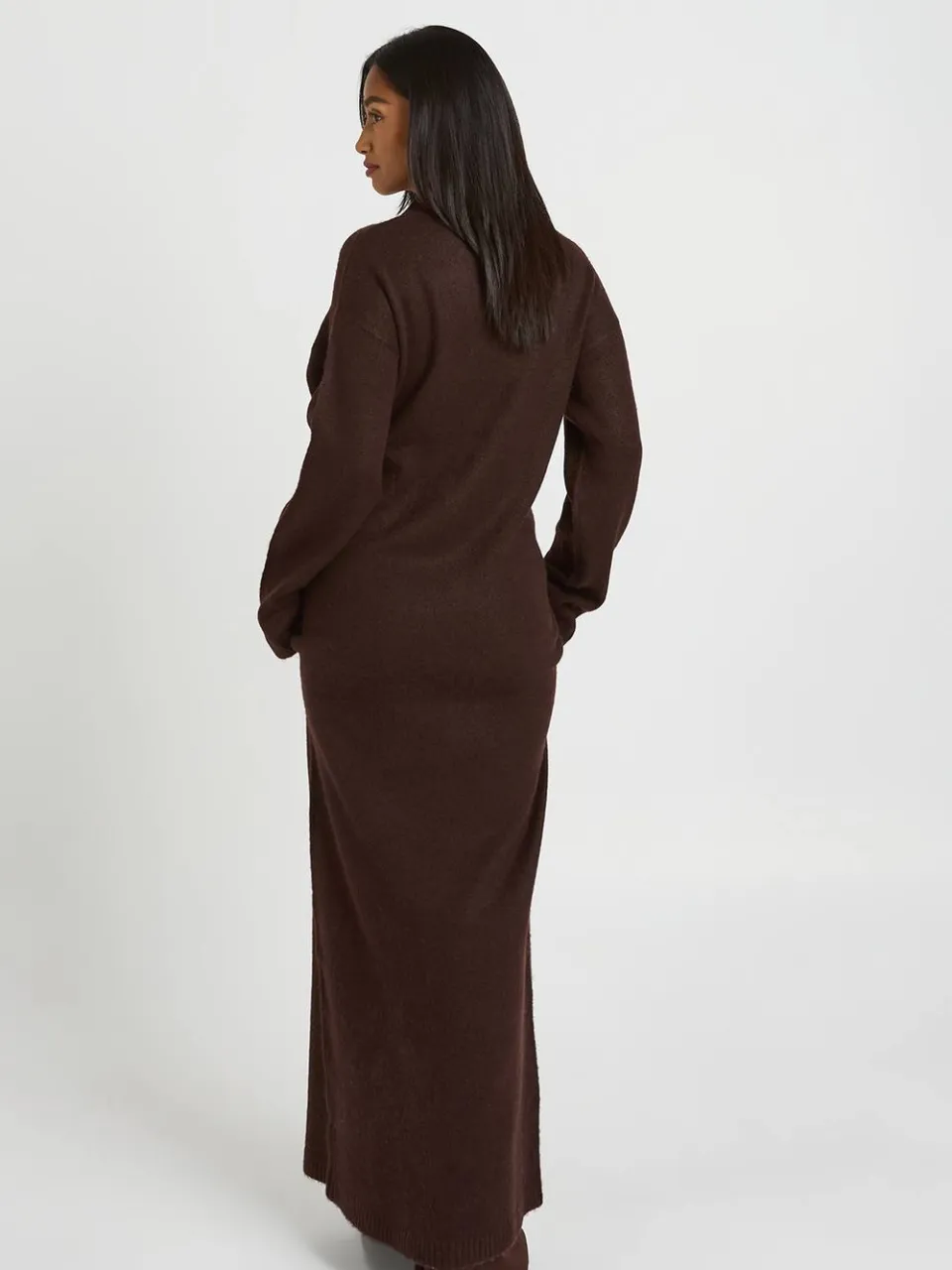 boohoo Dames Petite Gebreide Maxi Jurk Met V-hals En Lange Mouwen chocoladebruin, foto 2