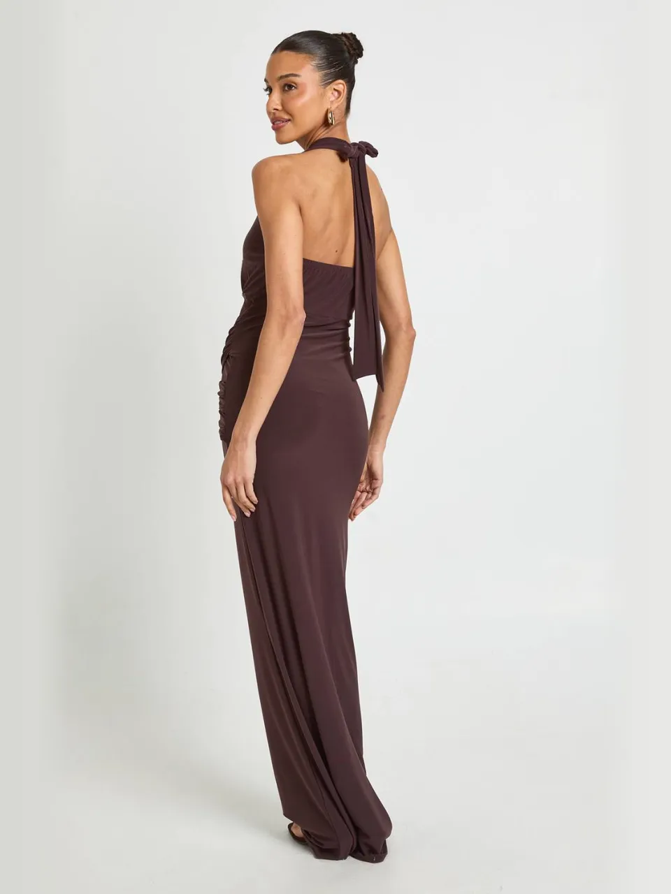 boohoo Dames Gladde Maxi-jurk Met Diepe Halternek En Wikkeldetail In De Taille chocoladebruin, foto 2