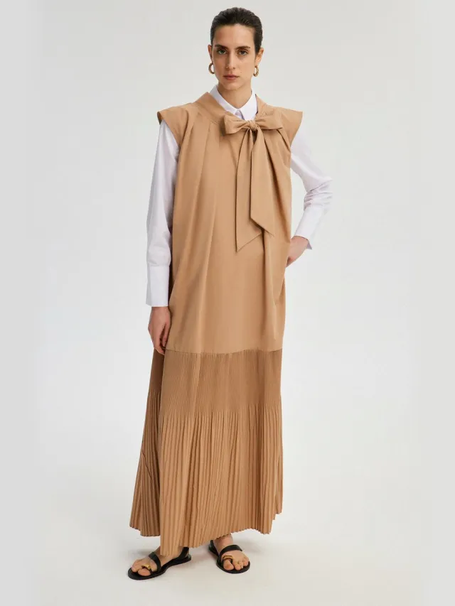 TOUCHÉ PRIVÉ Geplooide jurk met strikkraag - Beige - Dames