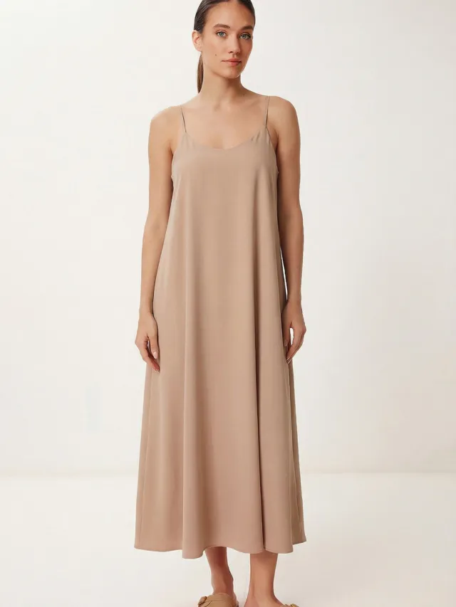 Happiness Istanbul Losse Pasvorm Midi-jurk met U-hals Beige