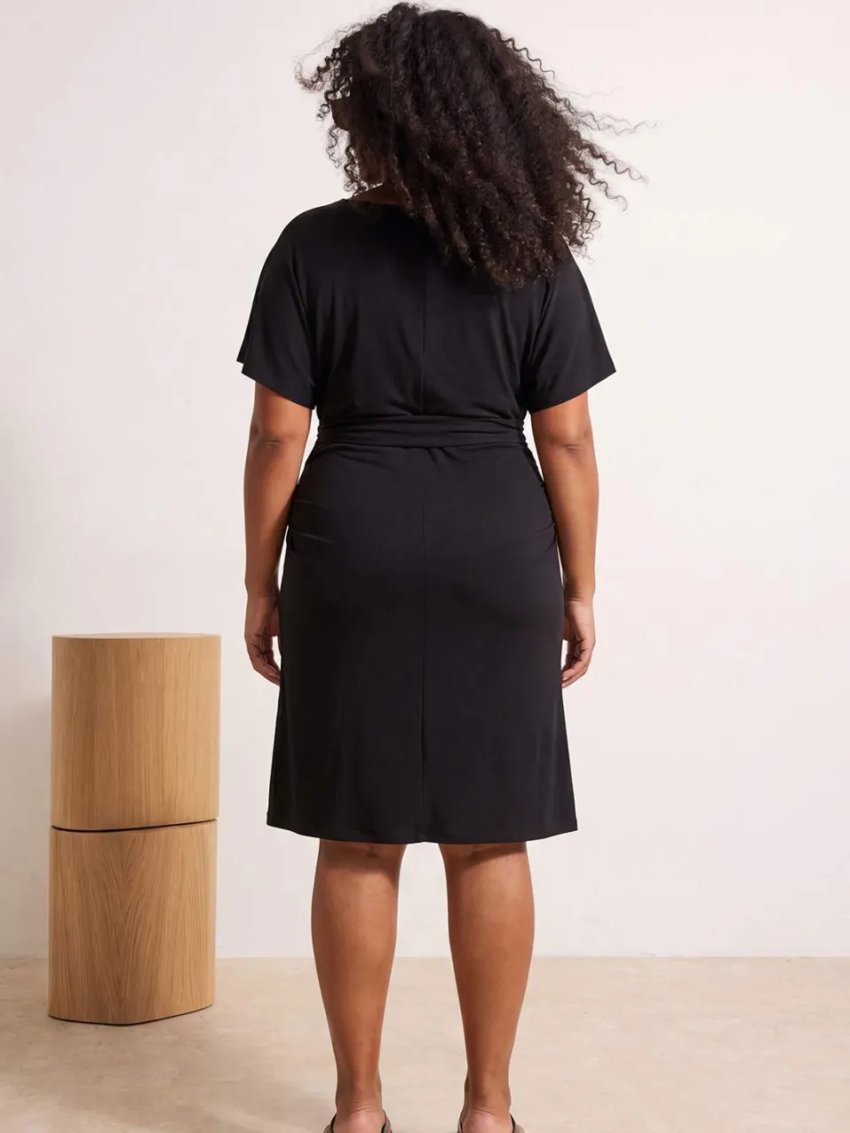Trendyol Curve Dames Zwart Effen Midi Kort Bodycon Grote maten Jurk, foto 2