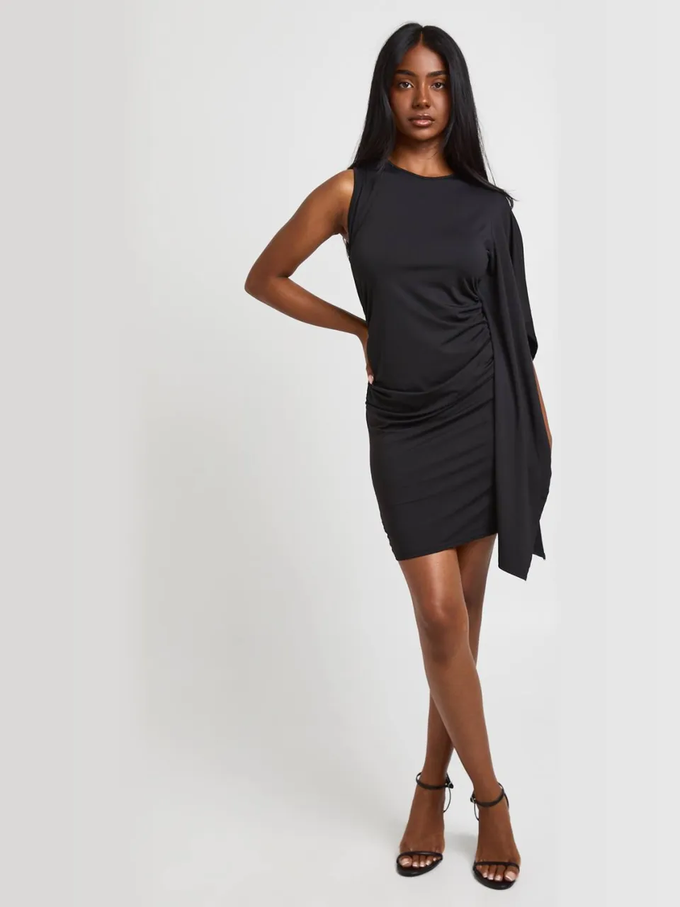 boohoo Dames Mouwloze Geplooide Bodycon Mini-jurk zwart, foto 3