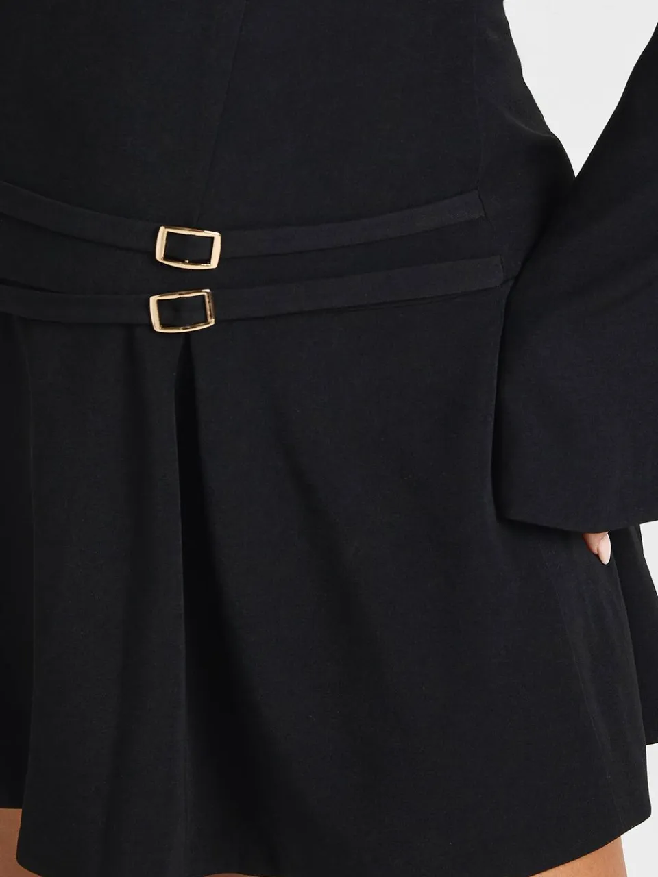 boohoo Dames Plus Getailleerde gespdetail geplooide mini-jurk zwart, foto 4
