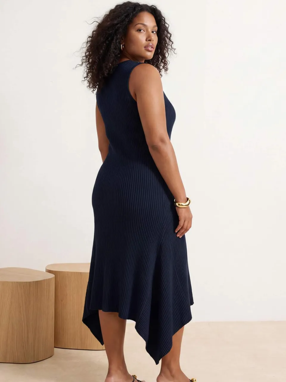 Trendyol Curve Dames Donkerblauw Effen Midi Mouwloos Casual A-lijn Grote maten Jurk marineblauw/blauw, foto 2