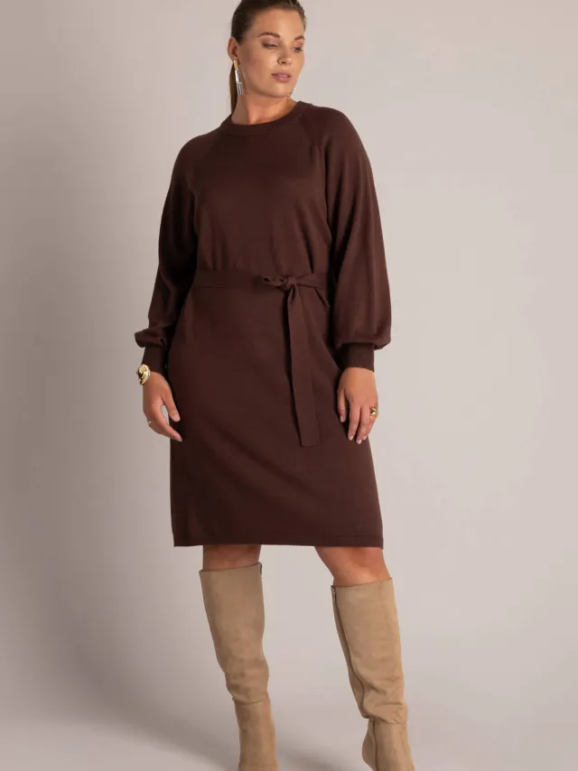 Yest Curve Plus Size gebreide midi jurk met ceintuur - roodbruin