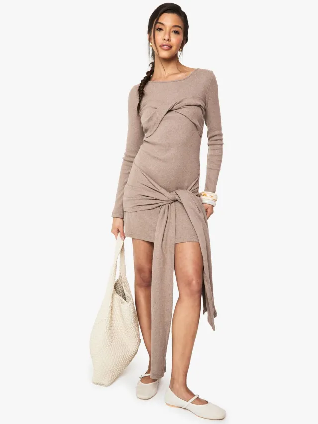 boohoo Dames Geborstelde rib mini jurk met banddetail en lange mouwen Taupe