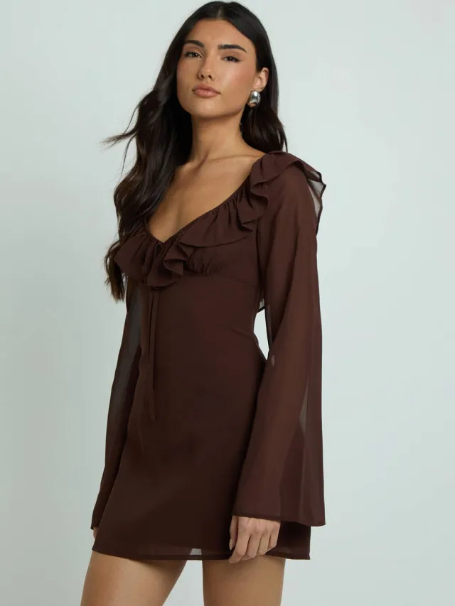 boohoo Dames Chiffon Ruche V-hals Mini Jurk Chocoladebruin