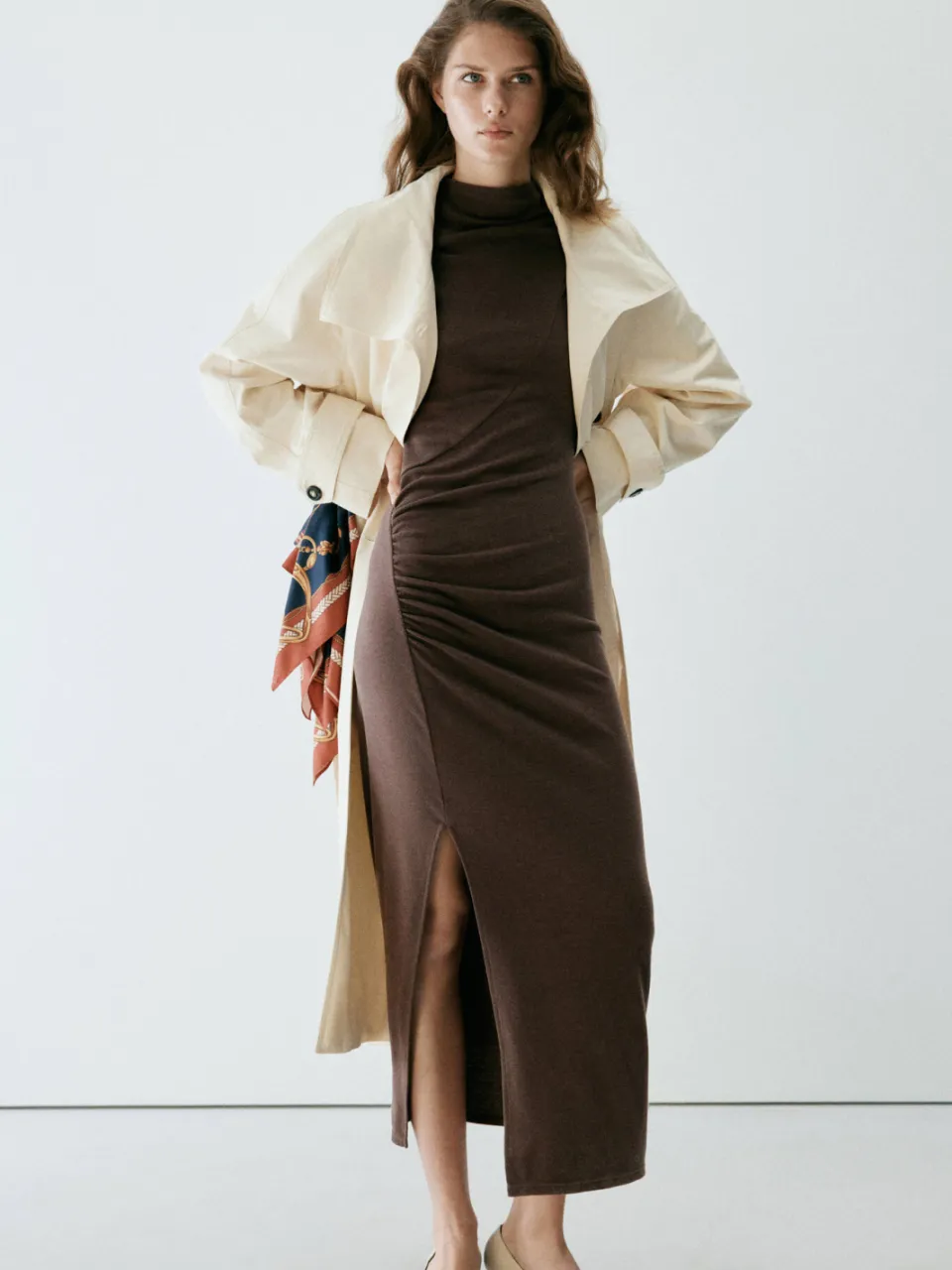 Mango midi jurk met split - bruin, foto 4