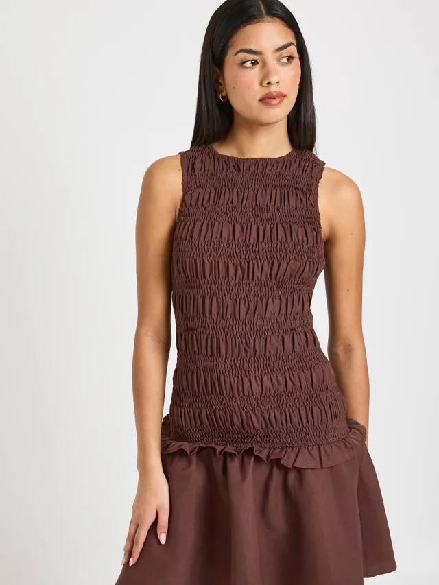 boohoo Dames Gerimpelde racerhals smockjurk Chocoladebruin