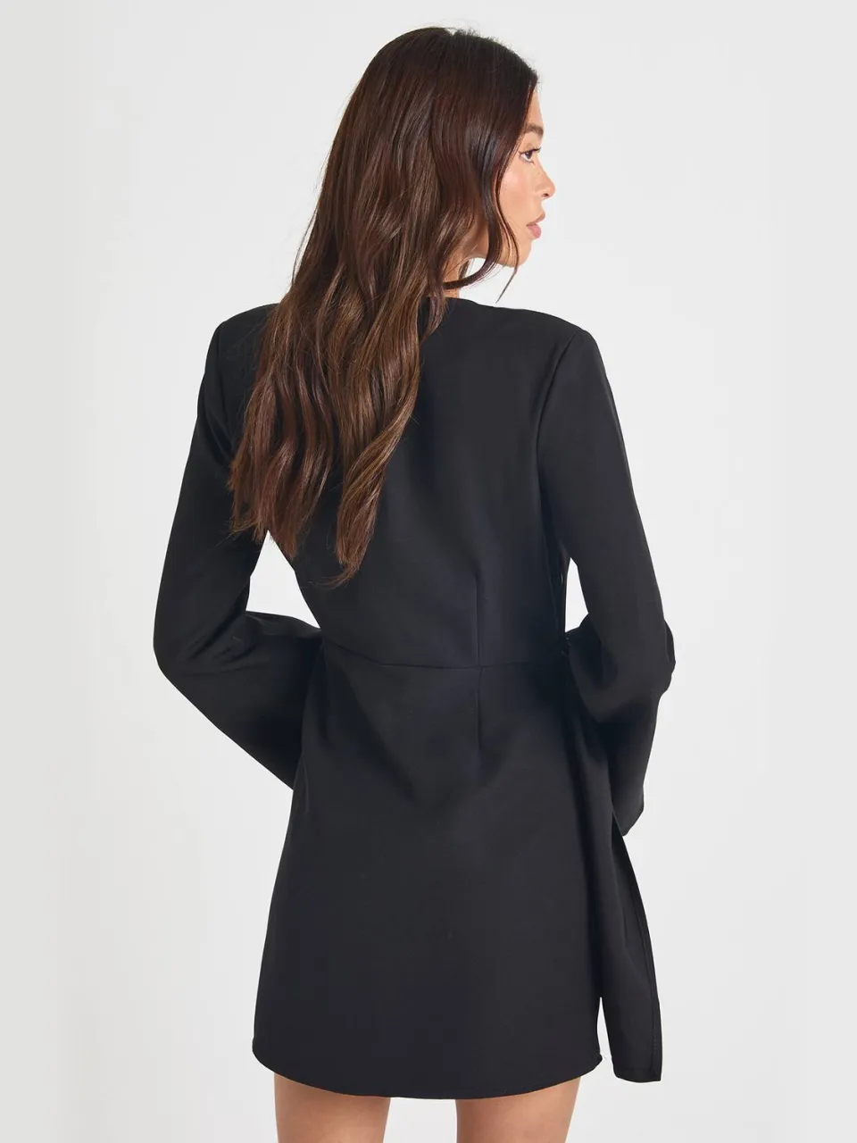 boohoo Dames Kraagloze, gedrapeerde blazerjurk met band in de taille zwart, foto 2
