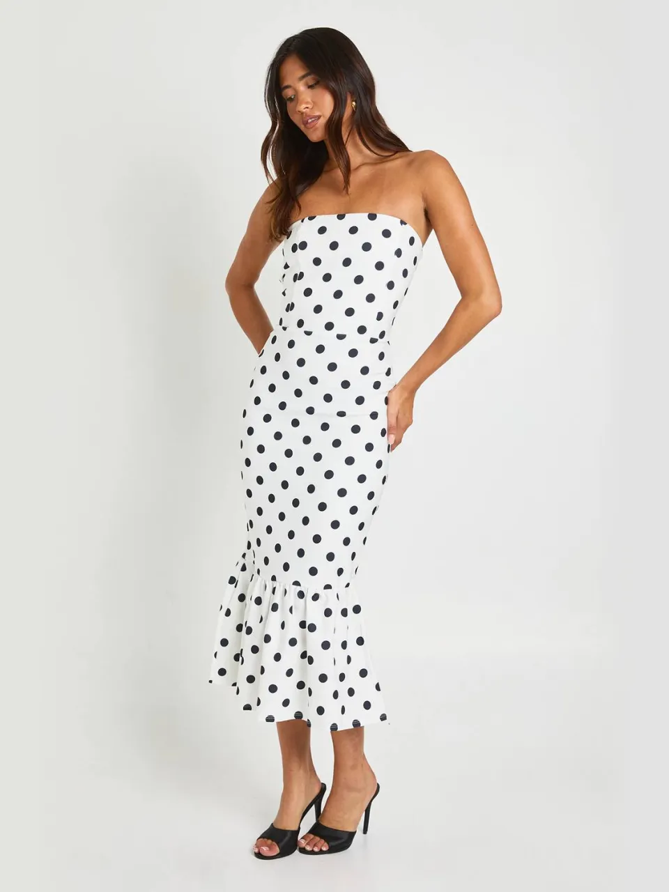 boohoo Dames Bandeau Midaxi Jurk Met Stippenprint En Peplum Zoom ivoor, foto 3