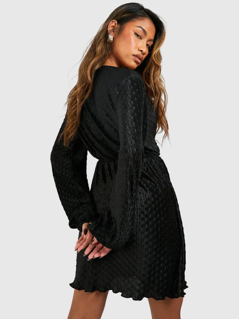 boohoo Dames Wave Plisse Blouson Mini Jurk zwart, foto 2