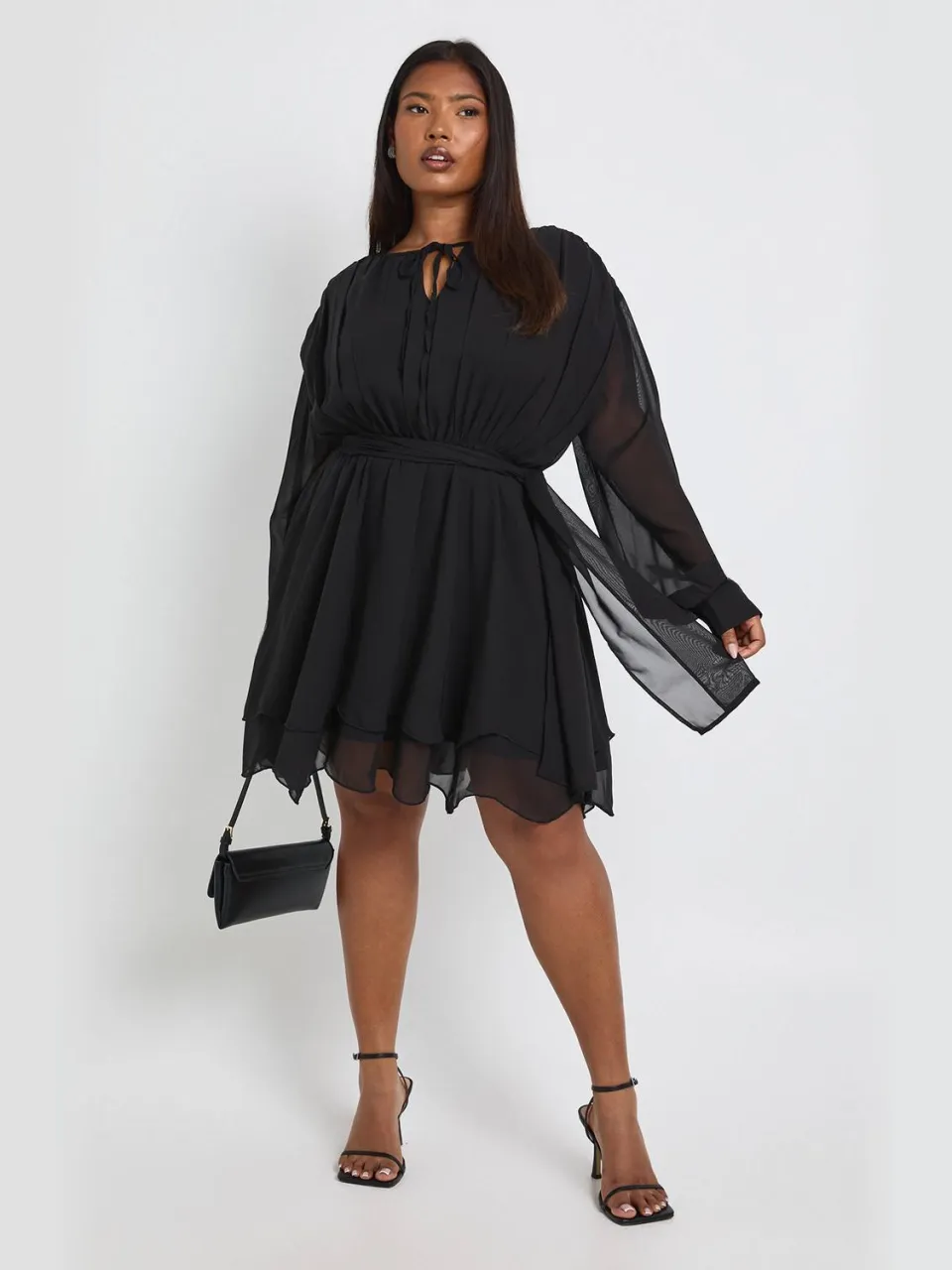 boohoo Dames Plus Chiffon skaterjurk met lange mouwen zwart, foto 3