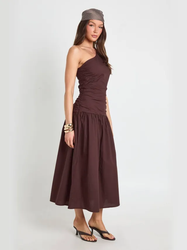 boohoo Dames Katoenen Poplin Jurk Met Éen Schouder, Geplooide Midaxi-jurk Chocoladebruin