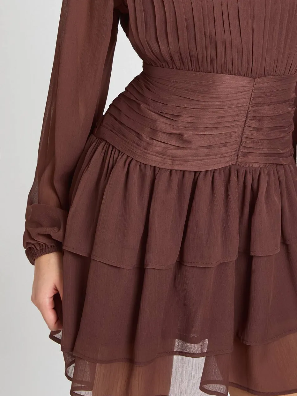 boohoo Dames Hoogsluitende Geplooide Chiffon Mini Jurk chocoladebruin, foto 4