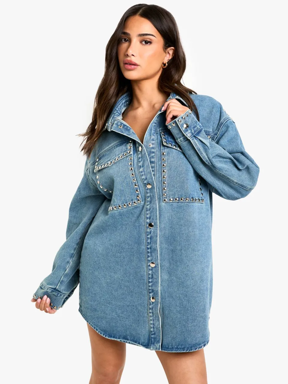 boohoo Dames Petite Stud Detail Denim Oversized Shirtjurk, foto 3