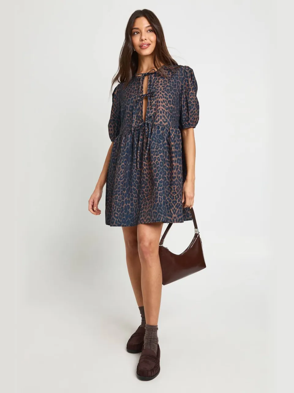 boohoo Dames Mini-jurk met strik aan de voorkant in luipaardprint bruin, foto 3