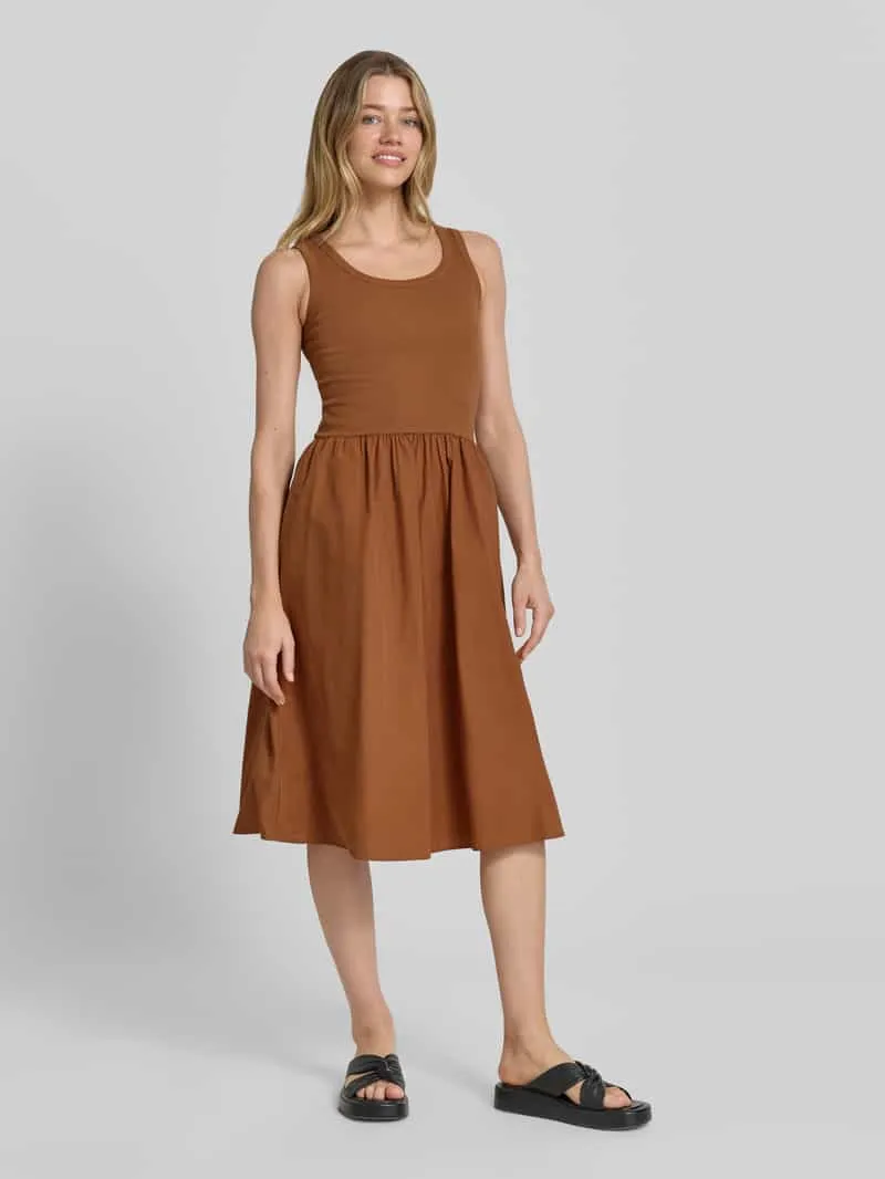 Soyaconcept Knielange jurk in 2-in-1-look middenbruin, foto 4