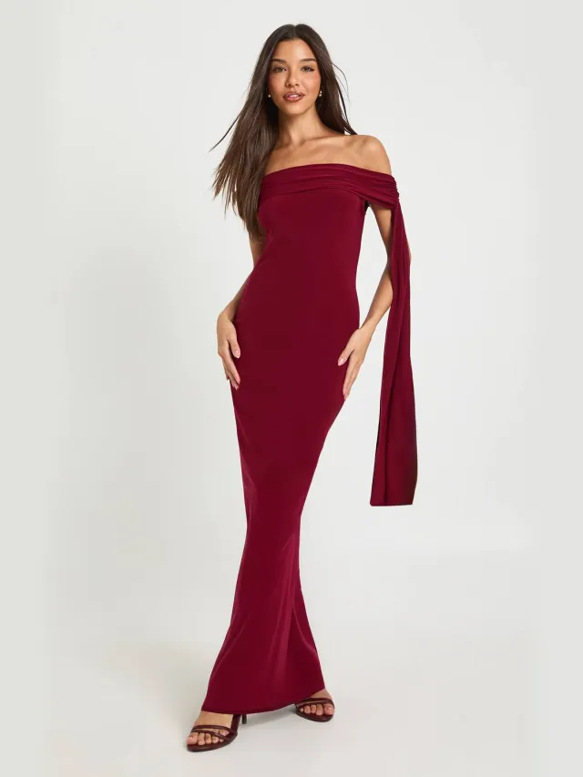 boohoo Dames Maxi Jurk met Twist Detail en Off-Shoulder Drapering Wijn