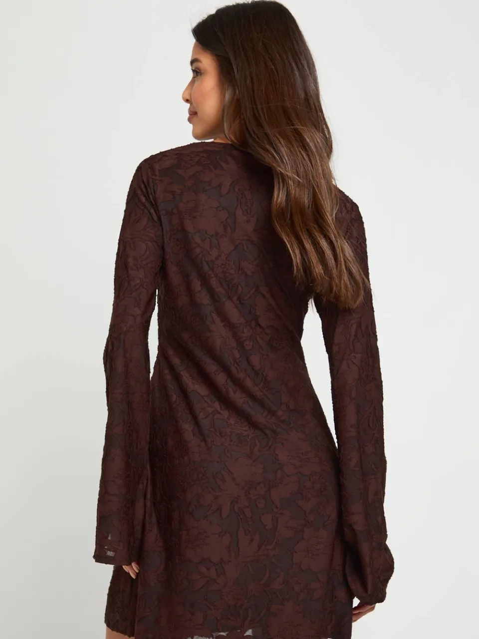 boohoo Dames Burnout Bloemen Wijdmouw Shift Jurk chocoladebruin, foto 3