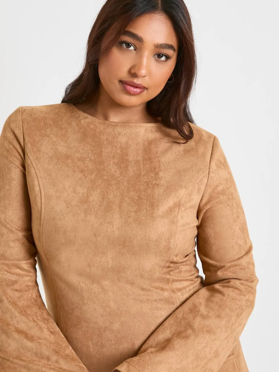 boohoo Dames Plus Synthetique A-lijn mini-jurk met uitlopende mouwen camel, foto 4