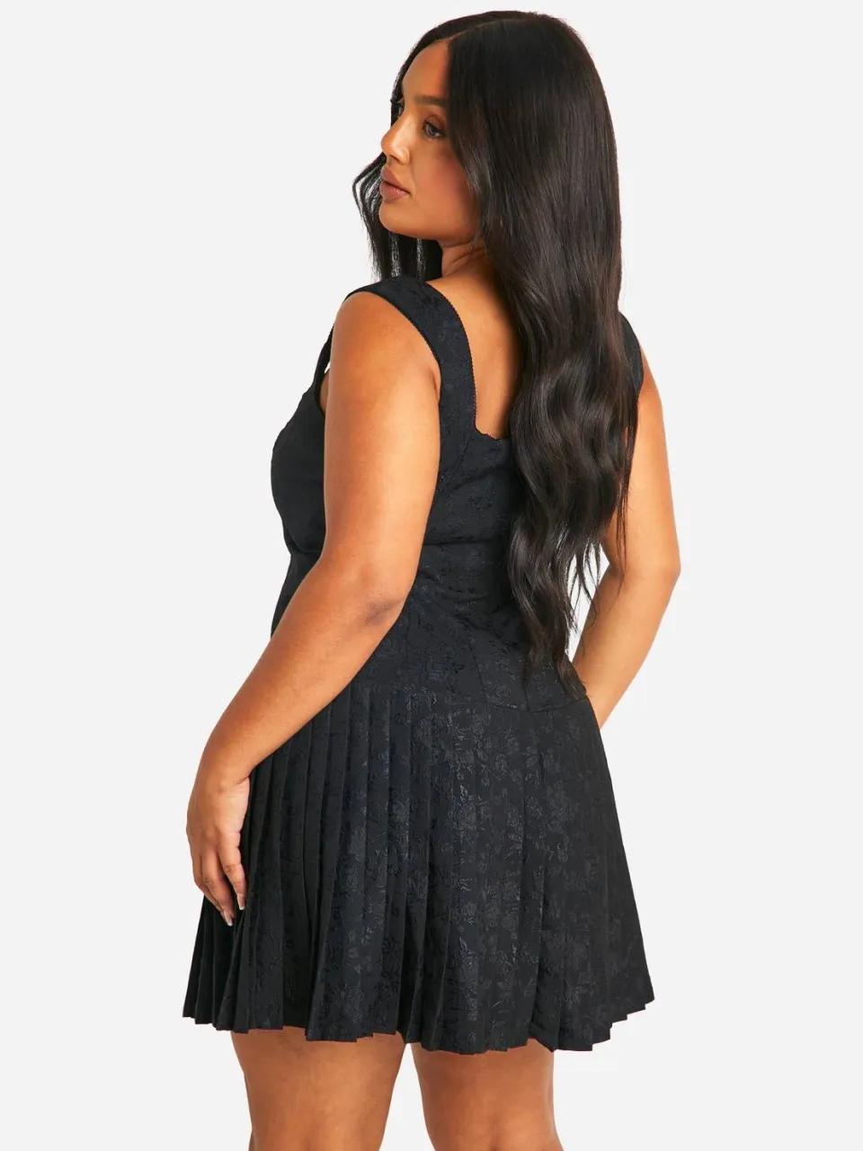 boohoo Dames Plus Satin Gerafelde Ruffle-zoom Jurk zwart, foto 2