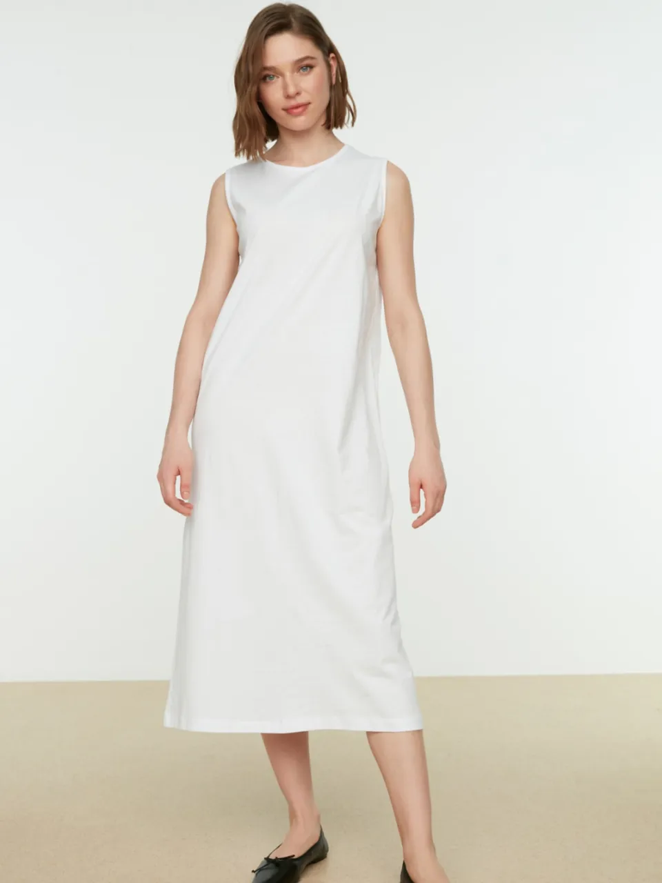 Trendyol Modest Dames Wit Effen Midi Mouwloos Casual Recht Modest Jurken