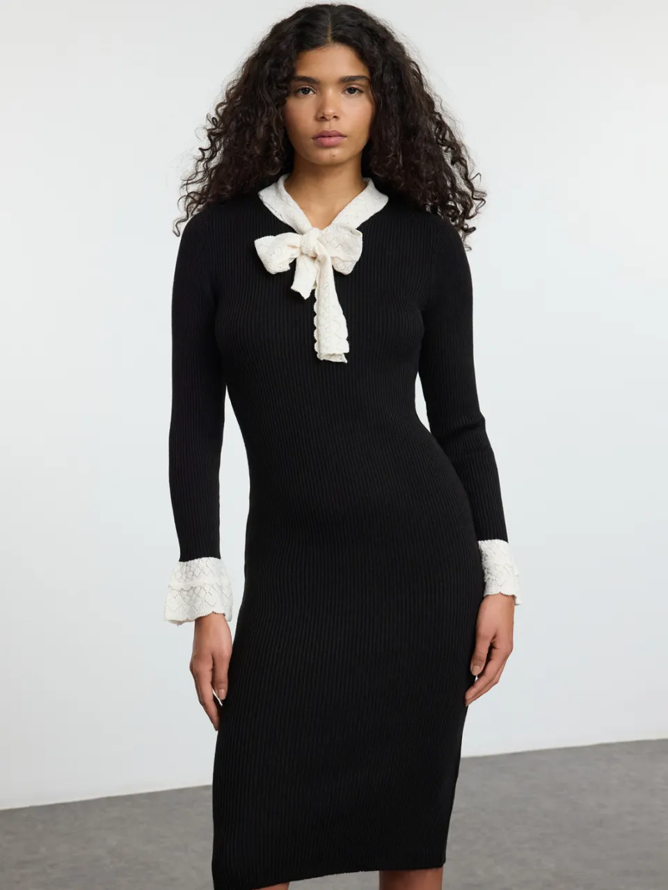 Trendyol TRENDYOLMİLLA Dames Zwart Colorblock Midi Lang Casual Bodycon Jurken, foto 2